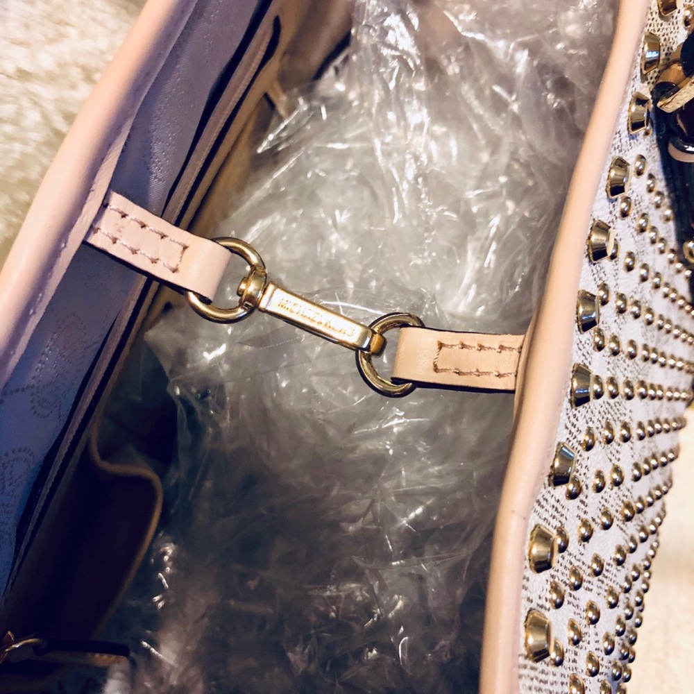 Studded signature vanilla MK logo tote - Picture 6 of 7